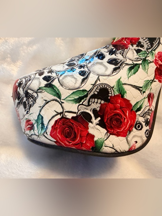 Women’s Show Story Skull & Red Rose High Heel Pump - Picture 6 of 11